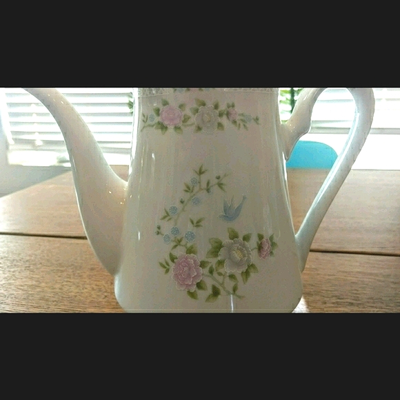 RARE Vintage Crown Ming Bird of Paradise Tea Pot🐦 - Picture 7 of 8